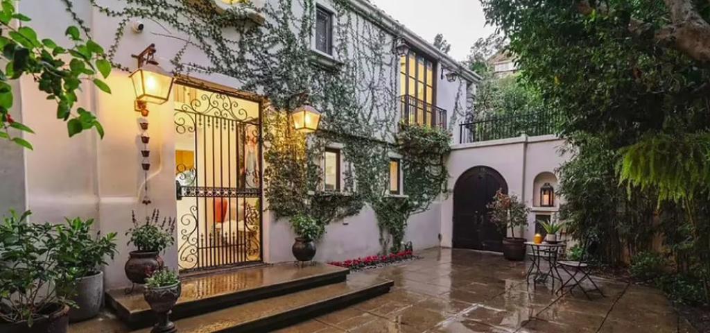 Αρχοντικό στο Λος Αντζελες για $4,3 εκατ. πούλησε η Camila Cabello Αρχοντικό στο Λος Αντζελες για $4,3 εκατ. πούλησε η Camila Cabello
